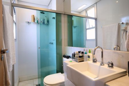 Apartamento à venda com 70m², 2 quartos e 2 vagas Apartamento à venda com 70m², 2 quartos e 2 vagasBanheiro da Suíte