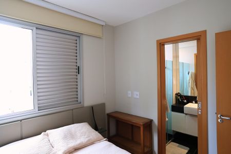 Apartamento à venda com 70m², 2 quartos e 2 vagas Apartamento à venda com 70m², 2 quartos e 2 vagasSuíte 1