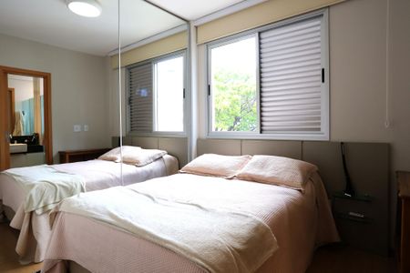 Apartamento à venda com 70m², 2 quartos e 2 vagas Apartamento à venda com 70m², 2 quartos e 2 vagasSuíte 1