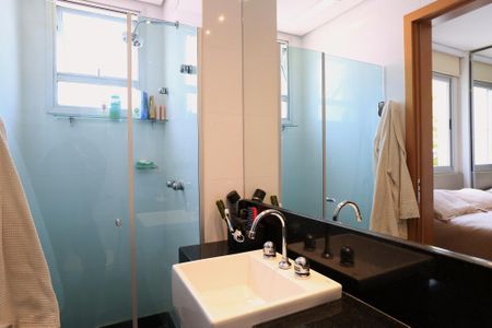 Apartamento à venda com 70m², 2 quartos e 2 vagas Apartamento à venda com 70m², 2 quartos e 2 vagasBanheiro da Suíte 1