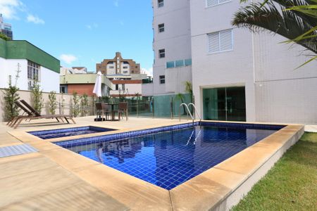 Apartamento à venda com 70m², 2 quartos e 2 vagas Apartamento à venda com 70m², 2 quartos e 2 vagasÁrea comum - Piscina
