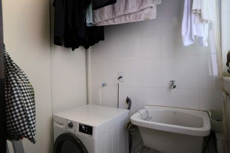 Apartamento à venda com 70m², 2 quartos e 2 vagas Apartamento à venda com 70m², 2 quartos e 2 vagasCozinha e Área de Serviço