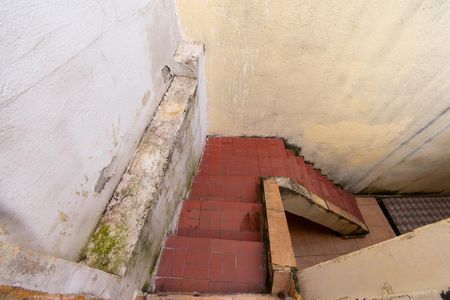 Casa à venda com 125m², 3 quartos e 2 vagas Casa à venda com 125m², 3 quartos e 2 vagasEscada