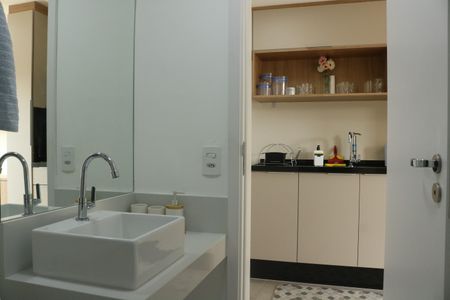 Banheiro de kitnet/studio para alugar com 1 quarto, 26m² em Perdizes, São Paulo