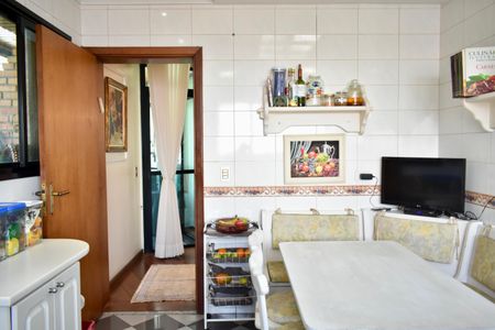 Apartamento para alugar com 230m², 3 quartos e 4 vagas Apartamento para alugar com 230m², 3 quartos e 4 vagasCozinha