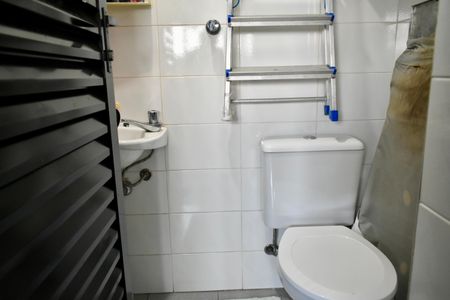 Apartamento para alugar com 230m², 3 quartos e 4 vagas Apartamento para alugar com 230m², 3 quartos e 4 vagasBanheiro de serviço