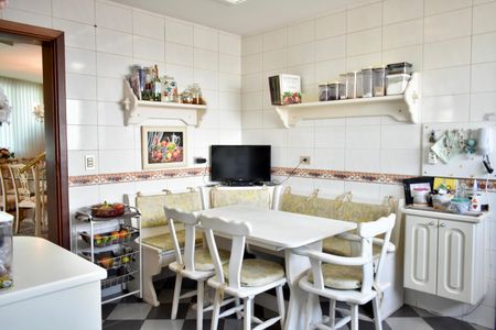 Apartamento para alugar com 230m², 3 quartos e 4 vagas Apartamento para alugar com 230m², 3 quartos e 4 vagasCozinha