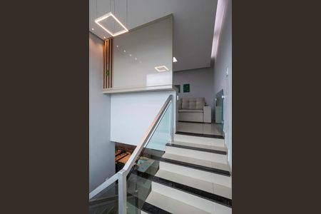 Apartamento para alugar com 120m², 2 quartos e 2 vagas Apartamento para alugar com 120m², 2 quartos e 2 vagasEscada