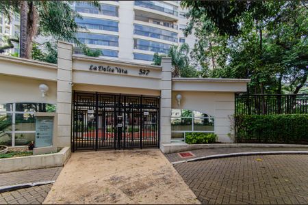 Apartamento à venda com 133m², 3 quartos e 2 vagas Apartamento à venda com 133m², 3 quartos e 2 vagasEntrada