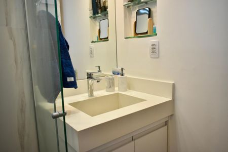 Apartamento à venda com 79m², 2 quartos e 2 vagasBanheiro da Suíte