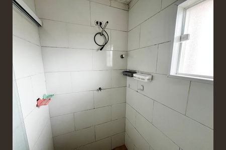 Banheiro de kitnet/studio para alugar com 1 quarto, 45m² em Jardim Cachoeira, São Paulo