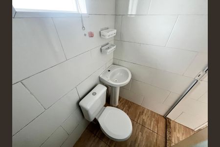 Banheiro de kitnet/studio para alugar com 1 quarto, 45m² em Jardim Cachoeira, São Paulo