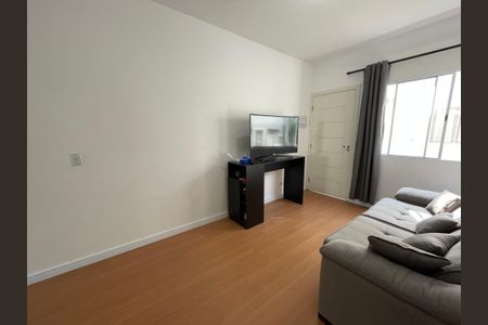 Sala de casa de condomínio para alugar com 2 quartos, 65m² em Quinta dos Angicos, Cotia