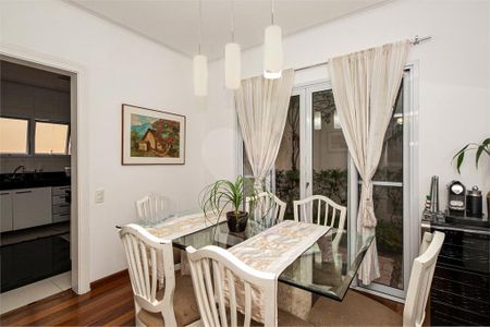 Casa à venda com 5 quartos, 380m² em Santo Amaro, São Paulo