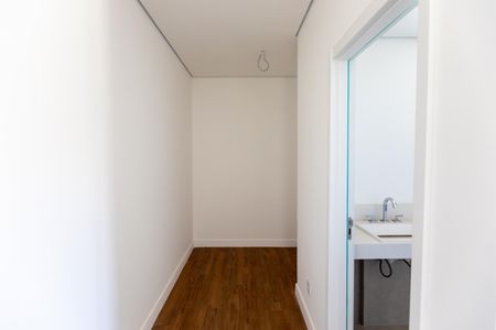 Casa de condomínio à venda com 138m², 3 quartos e 4 vagasCloset da Suíte Master