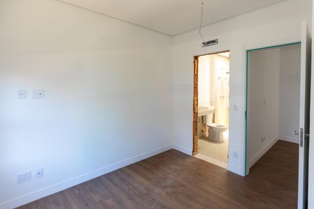 Casa de condomínio à venda com 138m², 3 quartos e 4 vagasSuíte 2