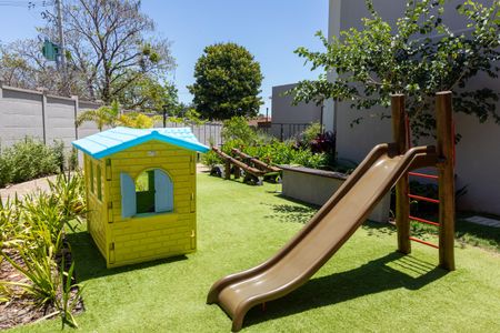 Casa de condomínio à venda com 138m², 3 quartos e 4 vagasÁrea comum - Playground