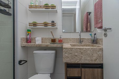 banheiro social_1 de apartamento para alugar com 2 quartos, 34m² em Parque Fongaro, São Paulo