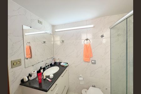 Casa à venda com 232m², 3 quartos e 2 vagasBanheiro da Suíte