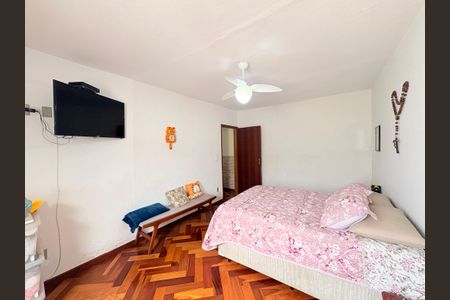 Casa à venda com 232m², 3 quartos e 2 vagasSuíte com closet