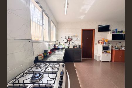 Casa à venda com 232m², 3 quartos e 2 vagasCozinha