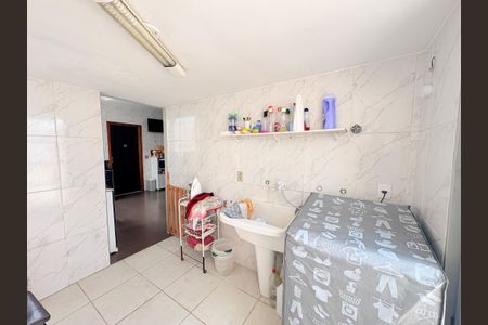 Casa à venda com 232m², 3 quartos e 2 vagasÁrea de Serviço