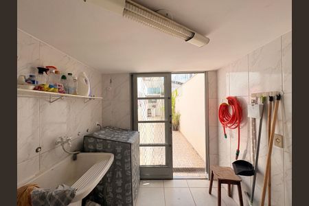 Casa à venda com 232m², 3 quartos e 2 vagasÁrea de Serviço