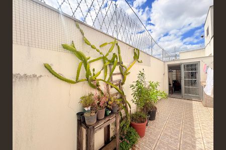 Casa à venda com 232m², 3 quartos e 2 vagasQuintal