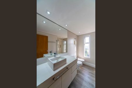 Apartamento para alugar com 199m², 4 quartos e 2 vagasBanheiro do Quarto 4