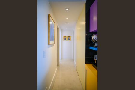 Apartamento à venda com 94m², 2 quartos e 2 vagasCorredor