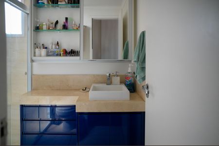 Apartamento à venda com 94m², 2 quartos e 2 vagasBanheiro 