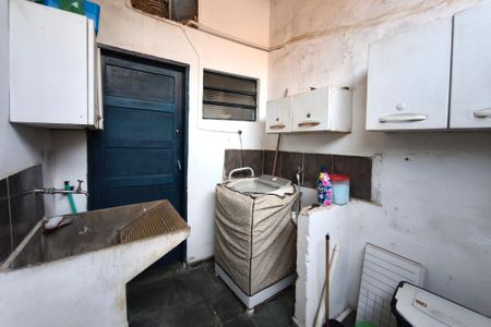 Casa à venda com 191m², 3 quartos e 7 vagas Casa à venda com 191m², 3 quartos e 7 vagasEdícula - Área de Serviço