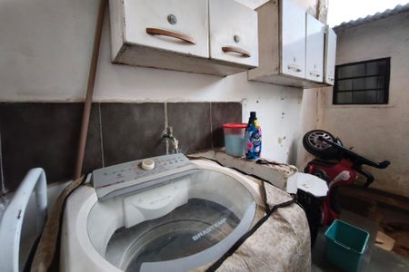 Casa à venda com 191m², 3 quartos e 7 vagas Casa à venda com 191m², 3 quartos e 7 vagasEdícula - Área de Serviço