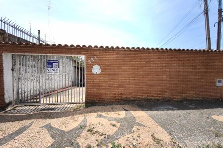 Casa à venda com 191m², 3 quartos e 7 vagas Casa à venda com 191m², 3 quartos e 7 vagasFachada