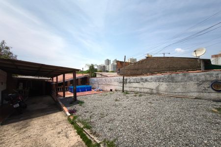 Casa à venda com 191m², 3 quartos e 7 vagas Casa à venda com 191m², 3 quartos e 7 vagasQuintal - Garagem