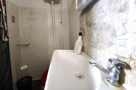 Casa à venda com 191m², 3 quartos e 7 vagas Casa à venda com 191m², 3 quartos e 7 vagasEdícula - Banheiro