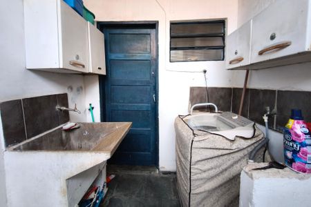 Casa à venda com 191m², 3 quartos e 7 vagas Casa à venda com 191m², 3 quartos e 7 vagasEdícula - Área de Serviço