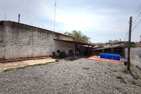 Casa à venda com 191m², 3 quartos e 7 vagas Casa à venda com 191m², 3 quartos e 7 vagasQuintal - Garagem