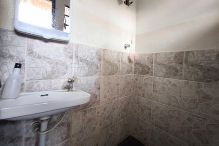 Casa à venda com 191m², 3 quartos e 7 vagas Casa à venda com 191m², 3 quartos e 7 vagasEdícula - Banheiro