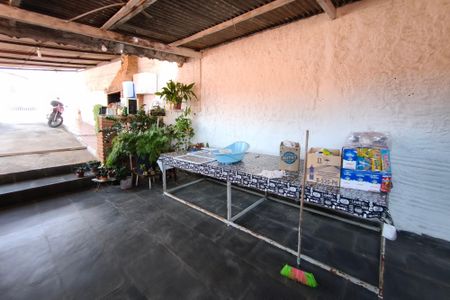 Casa à venda com 191m², 3 quartos e 7 vagas Casa à venda com 191m², 3 quartos e 7 vagasQuintal