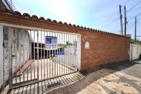 Casa à venda com 191m², 3 quartos e 7 vagas Casa à venda com 191m², 3 quartos e 7 vagasPLACA INSTALADA NA FACHADA