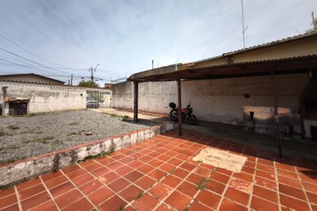 Casa à venda com 191m², 3 quartos e 7 vagas Casa à venda com 191m², 3 quartos e 7 vagasQuintal - Garagem