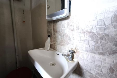 Casa à venda com 191m², 3 quartos e 7 vagas Casa à venda com 191m², 3 quartos e 7 vagasEdícula - Banheiro