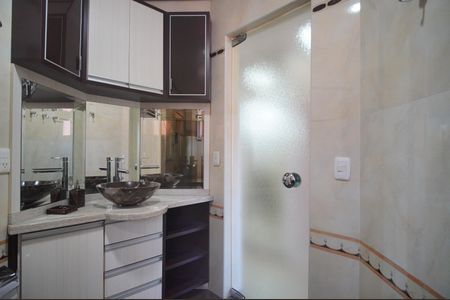 Casa à venda com 236m², 3 quartos e 5 vagasBanheiro da Suíte 1