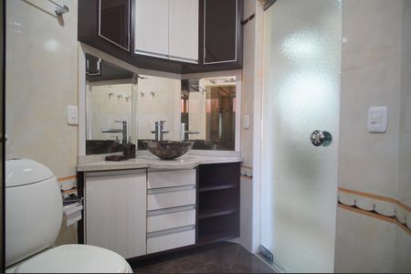 Casa à venda com 236m², 3 quartos e 5 vagasBanheiro da Suíte 1