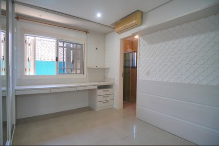 Casa à venda com 236m², 3 quartos e 5 vagasSuíte 2