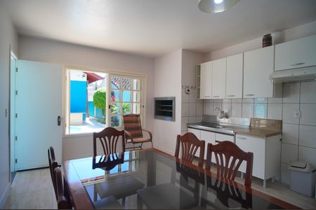 Casa à venda com 236m², 3 quartos e 5 vagasCozinha 2