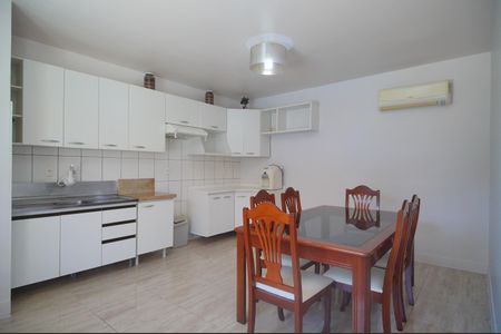 Casa à venda com 236m², 3 quartos e 5 vagasCozinha 2