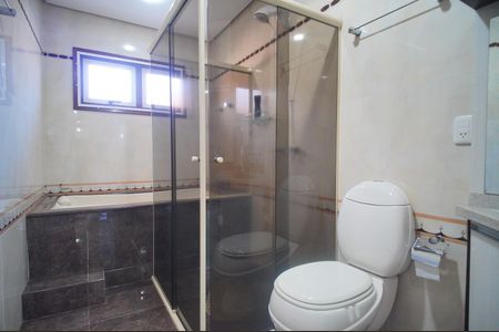 Casa à venda com 236m², 3 quartos e 5 vagasBanheiro da Suíte 1