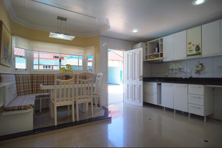 Casa à venda com 236m², 3 quartos e 5 vagasCozinha